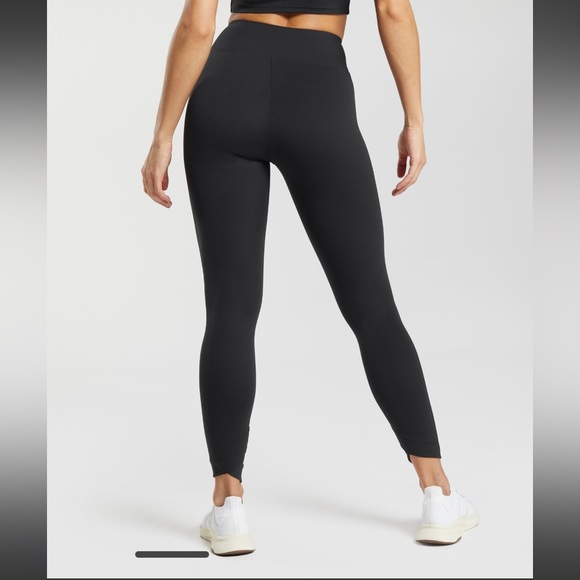 Gymshark black crossover leggings - Picture 2 of 7